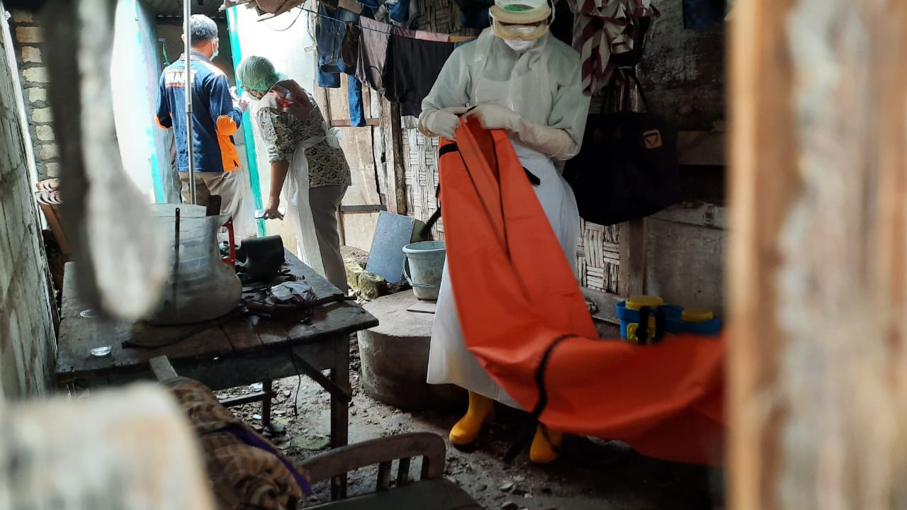 Diduga Telah Meninggal Lebih Dari Satu Hari, Seorang Pemuda Ditemukan Gantung Diri

