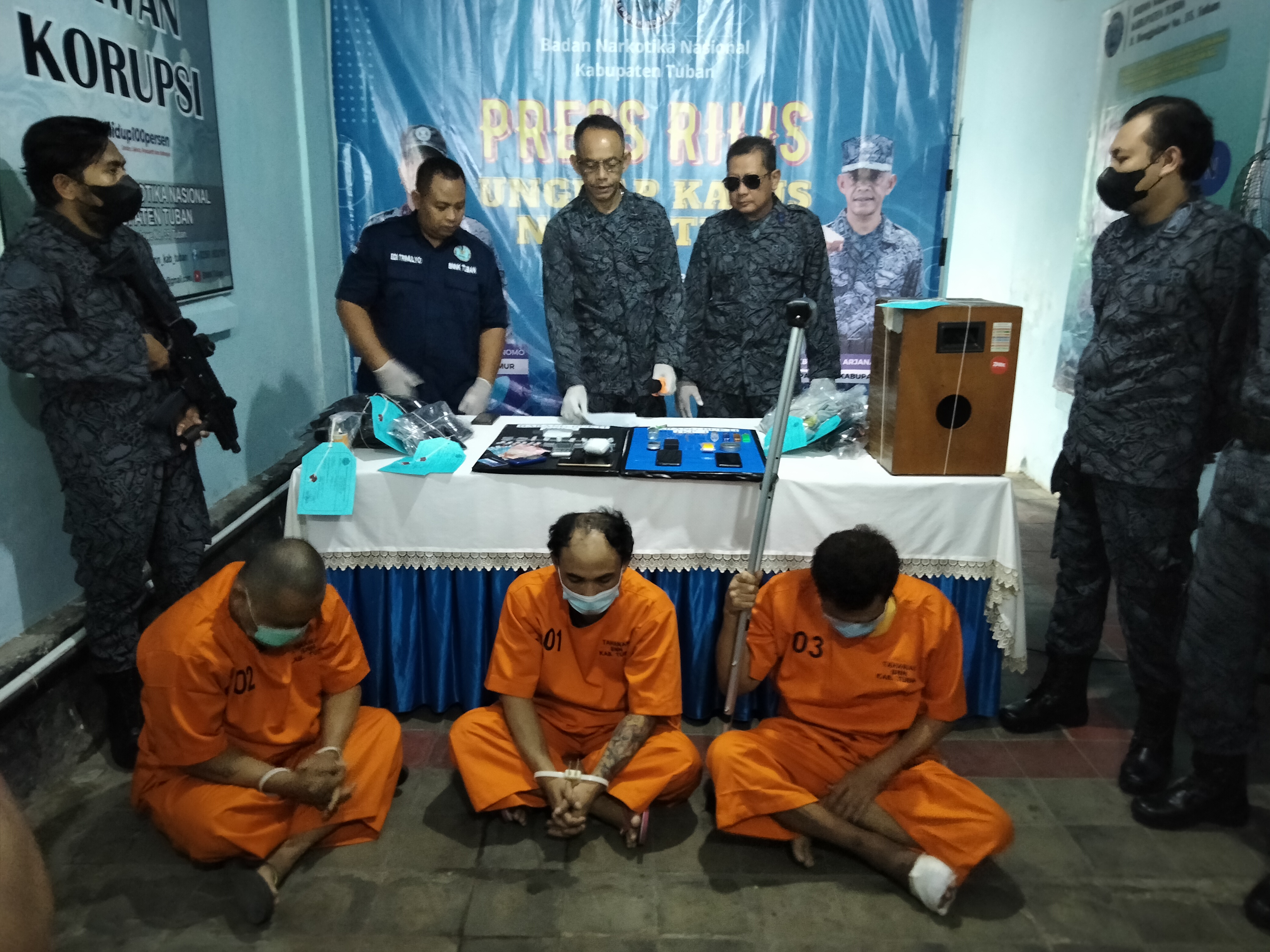 BNNK Tuban Meringkus Tiga Tersangka Penyalahguna Narkoba Dengan Barang Bukti Lebih Dari Setengah Ons Sabu-Sabu
