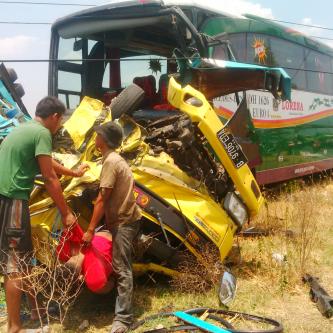 Bus Lorena Vs Truk, Satu Tewas Dua Luka Parah