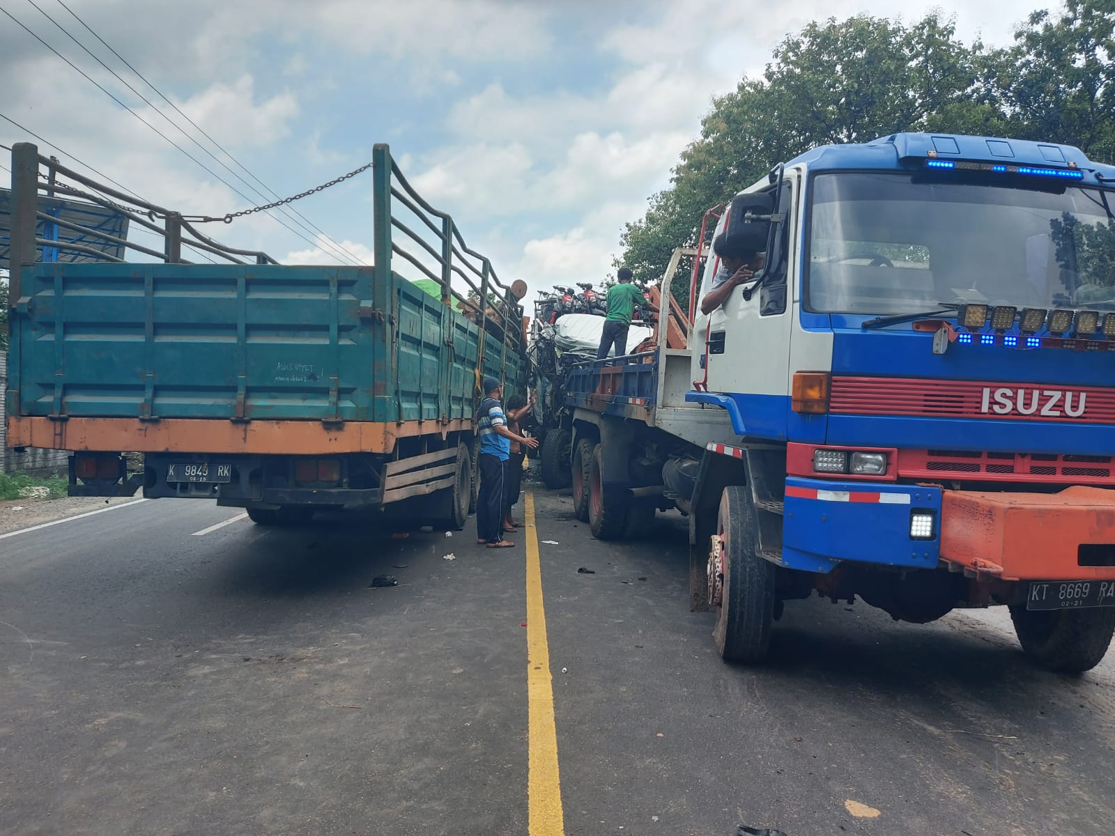 Truck vs Truck, Satu Nyawa Melayang di TKP Pakah