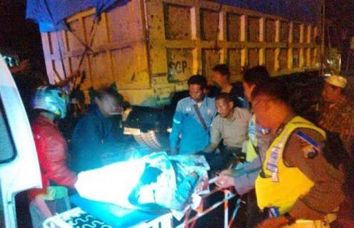 Tersangkut Dump Truk, Pengendara Motor Tewas