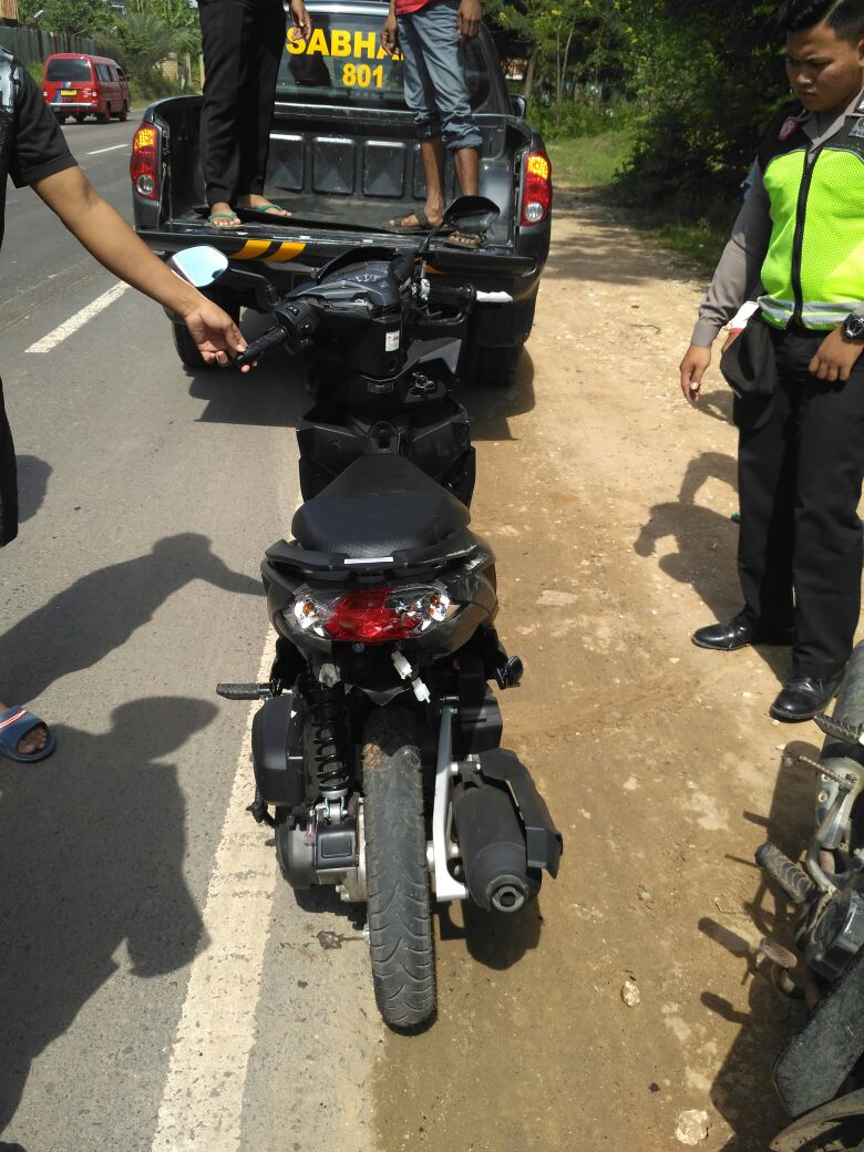 Motor vs Truck, Seorang Wanita Tewas
