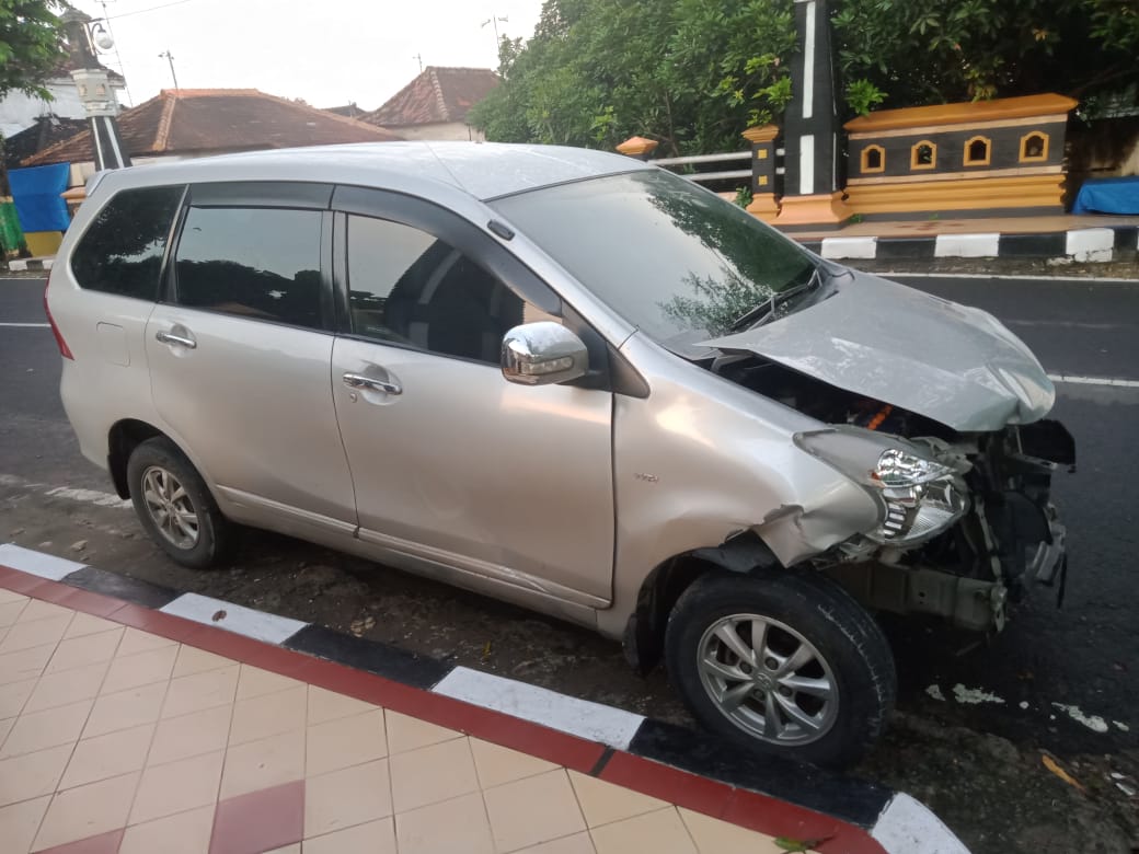 Terobos Lampu Merah, Motor Ninja Sebabkan Kecelakaan Beruntun Di Perempatan Sambong