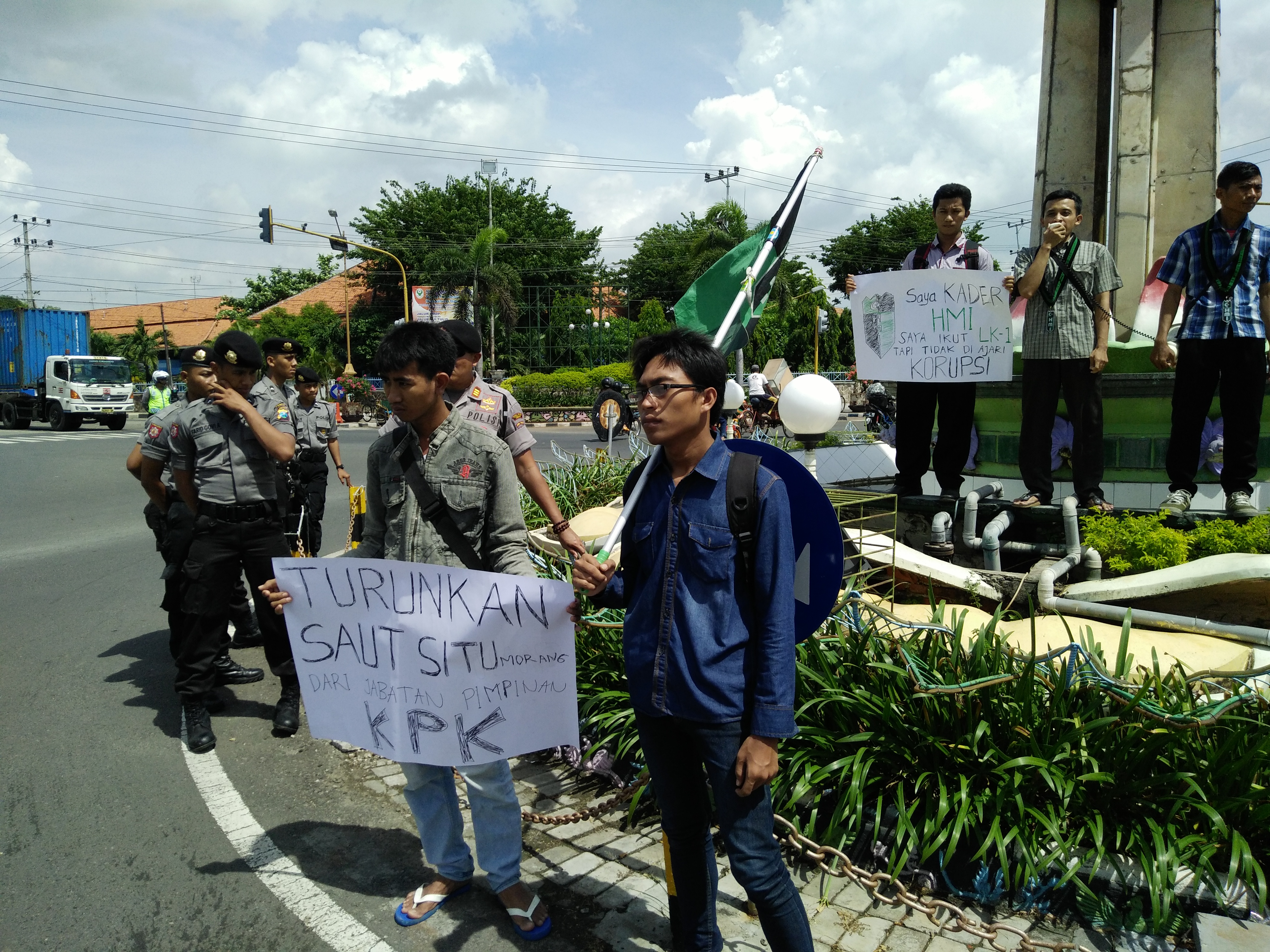 Aktivis HMI Demo Minta Saud Situmorang Dicopot Dari Pimpinan KPK

